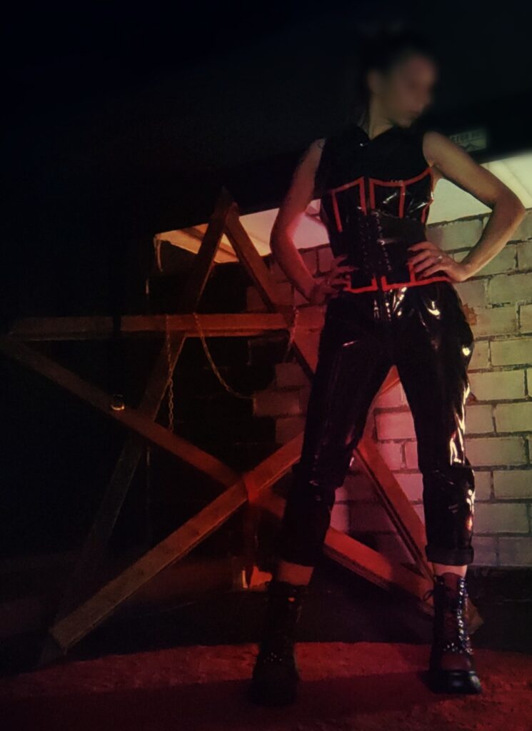 ama dominante con  mucha experiancia y mazmorra propia