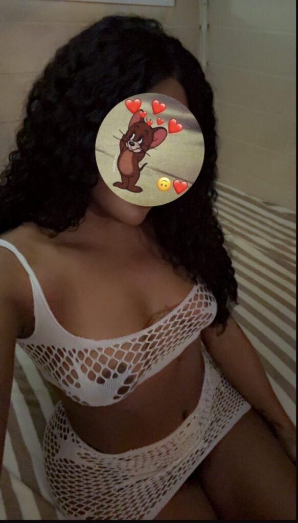 Hola bb soy una dominicana sexy ven a divertirte conmigo